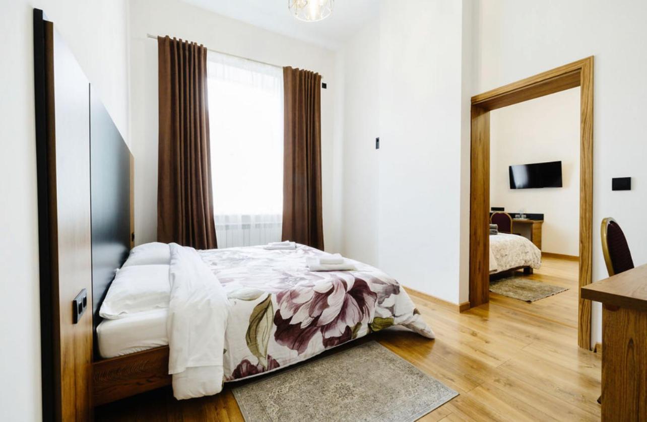Опал Hotel Stryi Ngoại thất bức ảnh